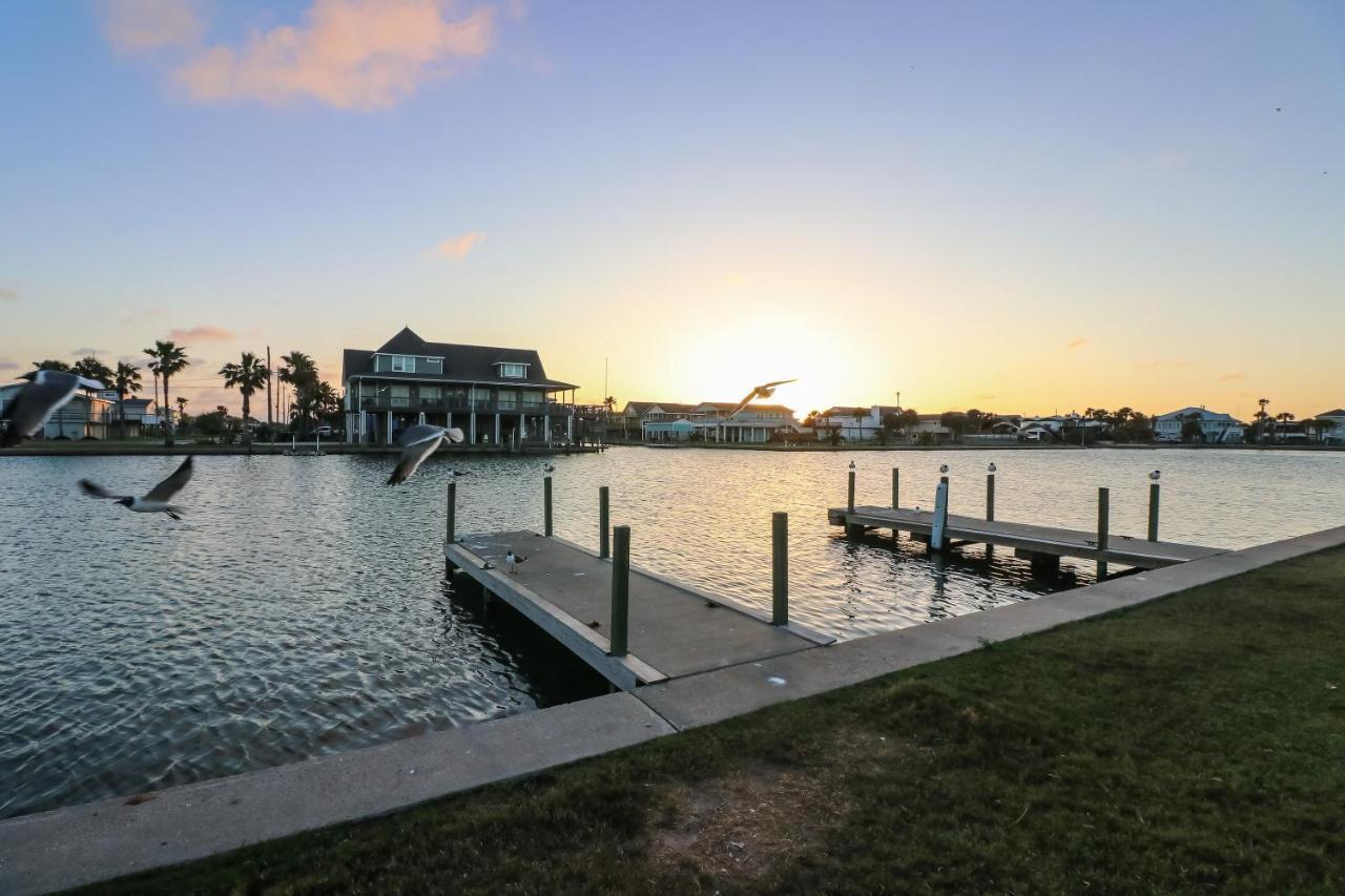 One-Of-A-Kind Beach Home With Lounge Bar Game Room Galveston Luaran gambar